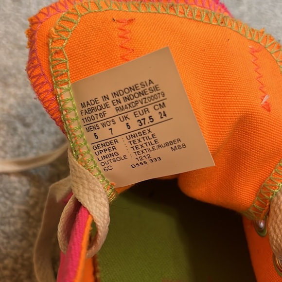 Converse low top neon sneakers size 37.5 - Picture 4 of 4